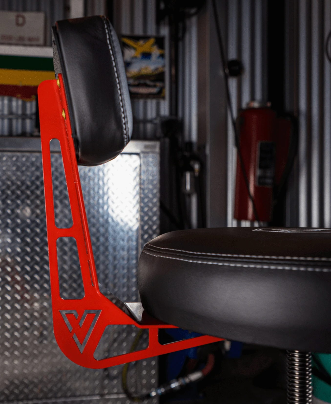 Vyper Chair | Elevated Steel Max BLACK